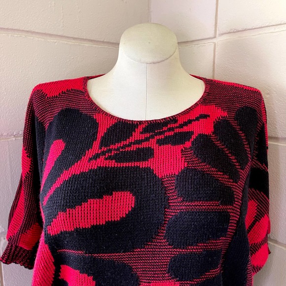 Vintage 80s Black and Red Mod Look Floral Sweater Dolman Short Sleeves Size M L - Picture 7 of 10